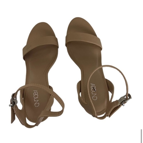 NEW Nordstrom Nude Tan Beige Ankle Strap Heels Minimalist Capsule Wardrobe 8.5 - Picture 3 of 8